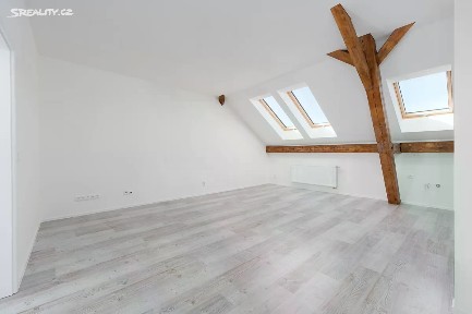 Oslavany, Brno-venkov, Hlavní