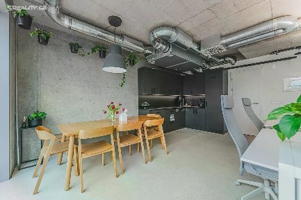 Hradec Králové, Kukleny, Pražská třída, 65