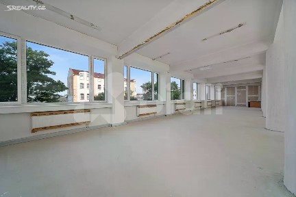 Hradec Králové, Kukleny, Pražská třída, 11