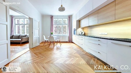 Hradec Králové, třída Karla IV., 8