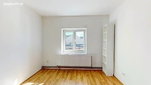 Pronájem bytu 1+1 37 m² Podvihovská, Opava - Komárov