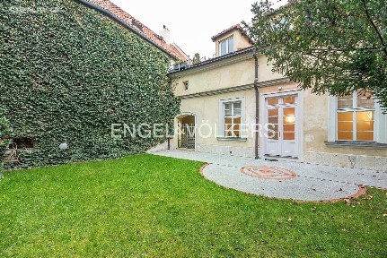 Pronájem bytu 5+1 184 m² Vlašská, Praha - Malá Strana