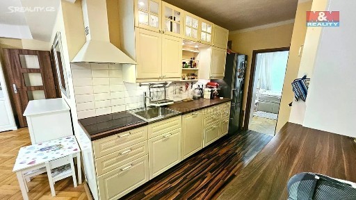 Praha, Praha 7, Holešovice, Ortenovo náměstí, 25