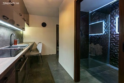 Neratovice, Mělník, U Tržnice