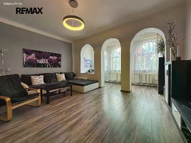 Prodej rodinného domu 349 m², pozemek 553 m²
