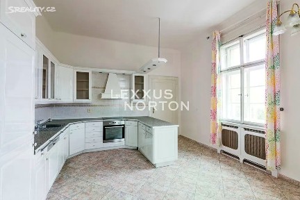 Pronájem bytu 6 pokojů a více 246 m² Slunná, Praha - Střešovice