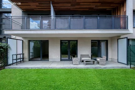 Praha, Praha 3, Strašnice, Zvěřinova, 1