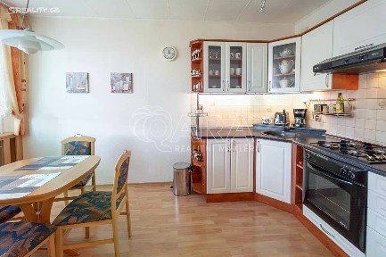 Prodej bytu 3+1 65 m² Rajmonova, Praha - Kobylisy