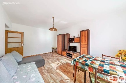 Prodej bytu 2+1 60 m² Nádražní, Skřivany