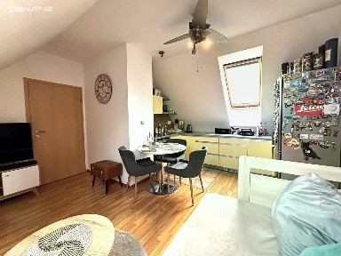 Jesenice, Praha-západ, Lomená