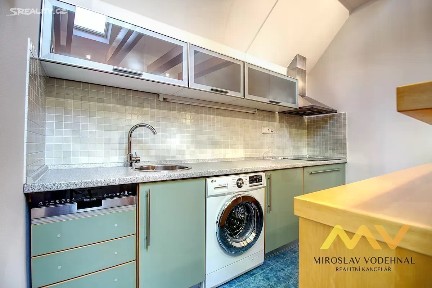 Pronájem bytu 1+kk 98 m² Malé náměstí, Hradec Králové