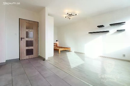 Pronájem bytu 1+kk 30 m² Šestajovická, Praha - Hloubětín