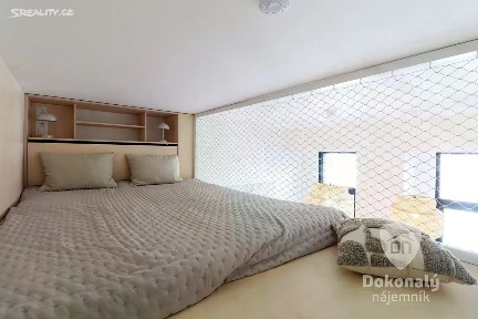 Praha, Praha 7, Holešovice, V Háji, 10