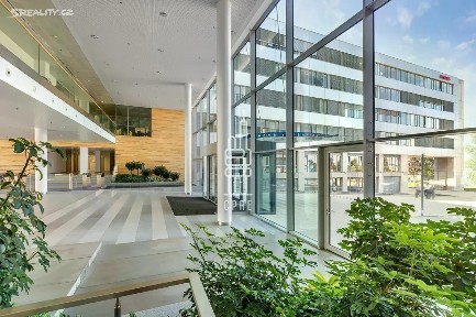 Pronájem kanceláře 651 m² Na Hřebenech II, Praha - Nusle