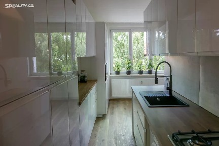 Prodej bytu 3+1 82 m² Karlovy Vary - Stará Role