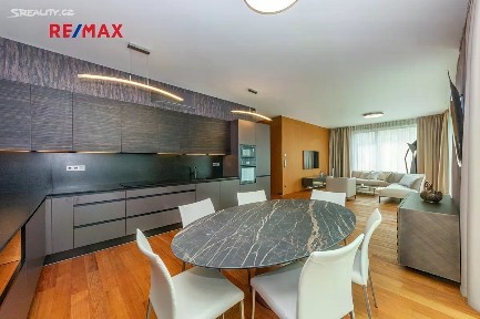 Prodej bytu 6 pokojů a více 265 m² Pod svahem, Praha - Braník