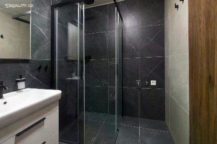 Pronájem bytu 1+kk 76 m² Na Jíkalce, Plzeň - Jižní Předměstí