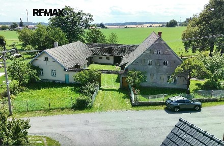 Prodej rodinného domu 230 m², pozemek 2014 m²