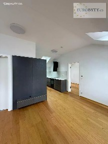 Pronájem bytu 2+kk 74 m² Bartoškova, Praha - Vršovice