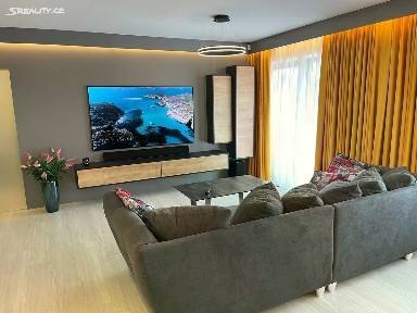 Průhonice, Praha-západ, Uhříněveská