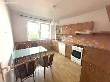 Pronájem bytu 3+1 75 m² Spojovací, Milovice - Mladá