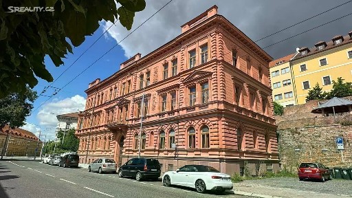 Prodej bytu 2+kk 49 m² Komenského, Hradec Králové