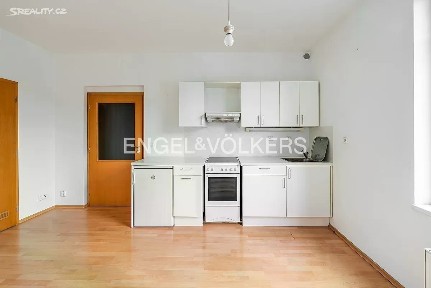 Prodej bytu 1+kk 39 m² Pod Klamovkou, Praha - Košíře