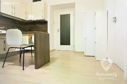 Praha, Praha 4, Nusle, náměstí Hrdinů, 15