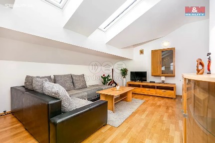 Prodej bytu 2+1 75 m² Lipnická, Praha - Kyje