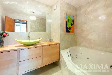 Praha, Praha 8, Karlín, Molákova, 8