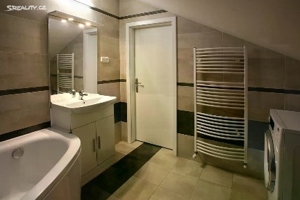 Pronájem bytu 2+1 81 m² V podhrádí, Stříbrná Skalice