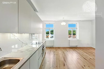 Prodej bytu 3+kk 70 m² Kmochova, Praha - Smíchov