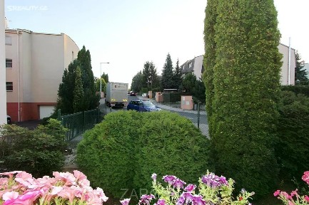 Prodej bytu 3+1 76 m² Za Zahradami, Hostivice