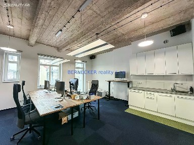 Pronájem bytu 3+kk 105 m² třída Karla IV., Hradec Králové