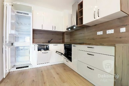 Horoměřice, Praha-západ, Velvarská