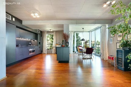 Prodej bytu 5+kk 206 m² U Dívčích hradů, Praha - Smíchov