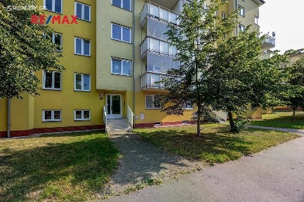 Pronájem bytu 1+kk 29 m² Boloňská, Praha - Horní Měcholupy