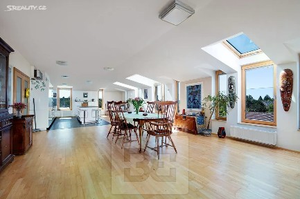 Prodej bytu 6 pokojů a více 264 m² Uhříněveská, Průhonice