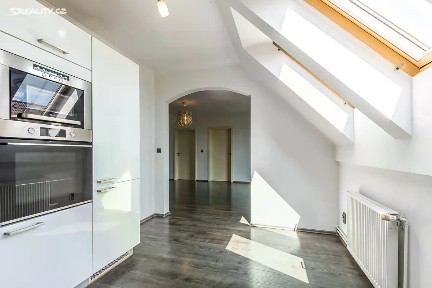 Nupaky, Praha-východ, U Školky