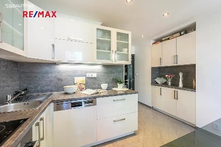 Prodej bytu 3+1 72 m² U věže, Praha - Horní Počernice