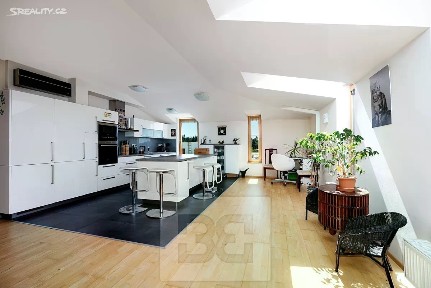 Průhonice, Praha-západ, Uhříněveská