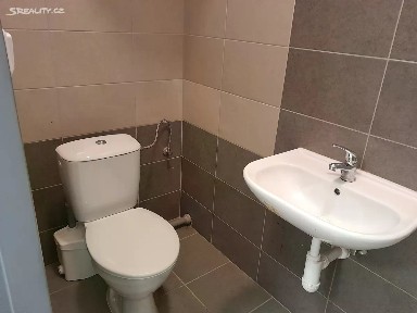 Pronájem kanceláře 19 m² Nádražní, Hrušovany u Brna