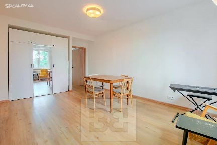 Pronájem bytu 3+kk 55 m² Choceradská, Praha - Záběhlice