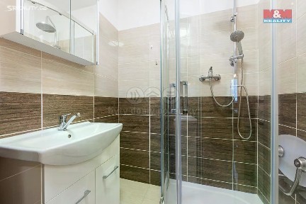 Prodej bytu 3+1 69 m² 1. máje, Nová Role