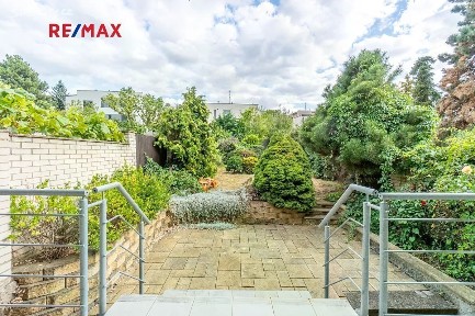 Pronájem rodinného domu 226 m², pozemek 292 m² Radostná, Praha - Štěrboholy