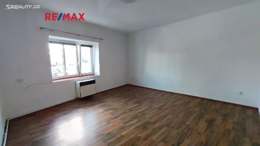Pronájem bytu 1+1 50 m² Husovo náměstí, Chabařovice