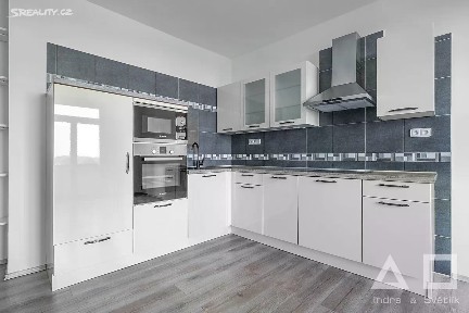 Pronájem bytu 2+kk 54 m² Hvězdova, Praha - Nusle