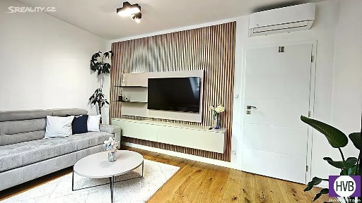 Praha, Praha 10, Strašnice, Na hroudě