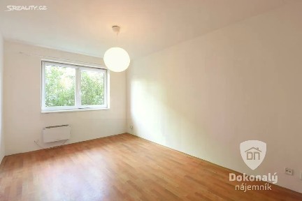Pronájem bytu 1+1 28 m² Spojovací, Milovice - Mladá