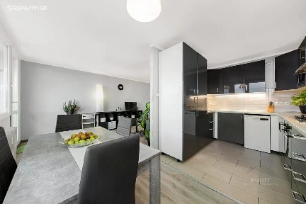 Prodej bytu 3+kk 68 m² Třeboradická, Praha - Kobylisy